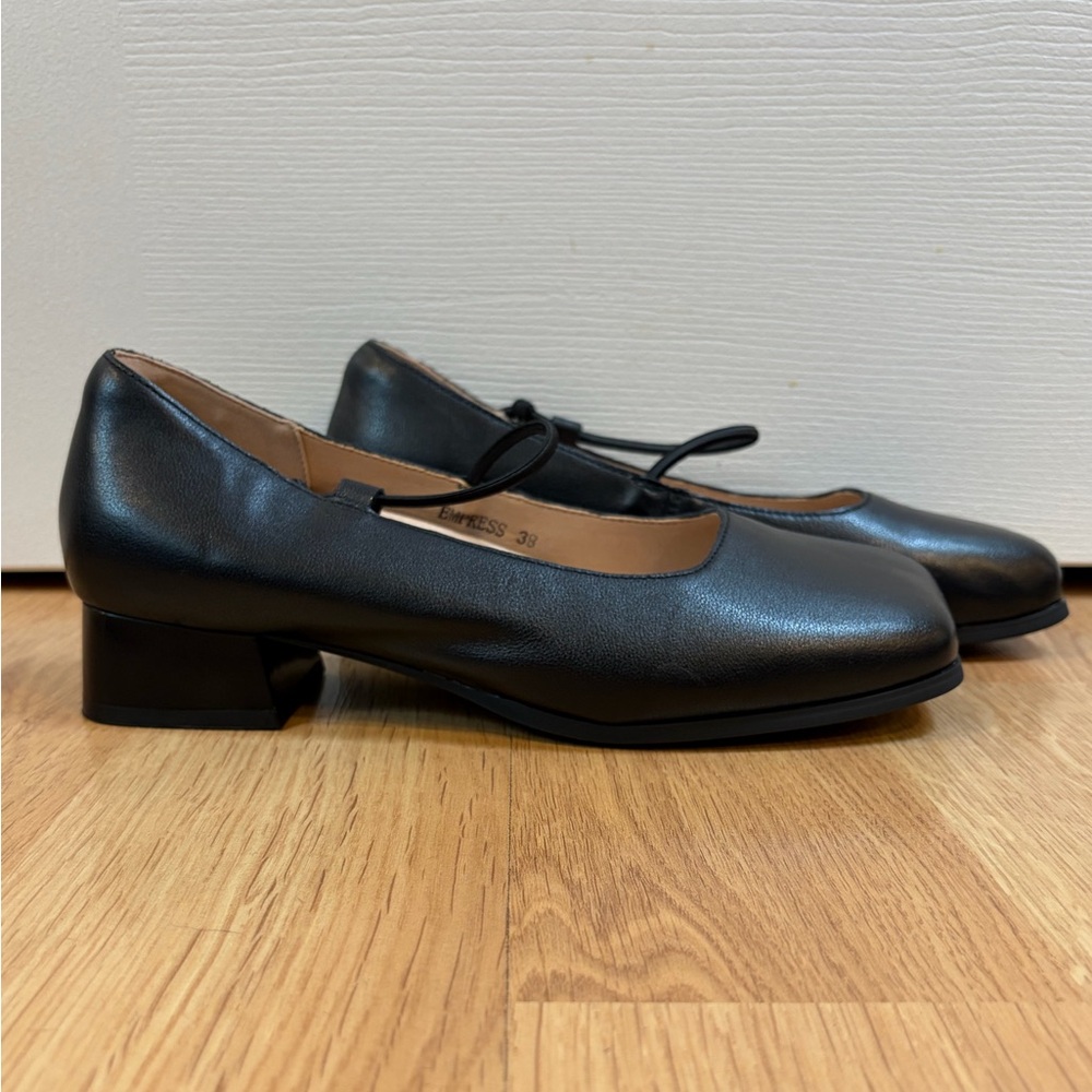 Empress Black Leather Adjustable Strap Square Heel Mary Jane Size 38 (7-7.5)